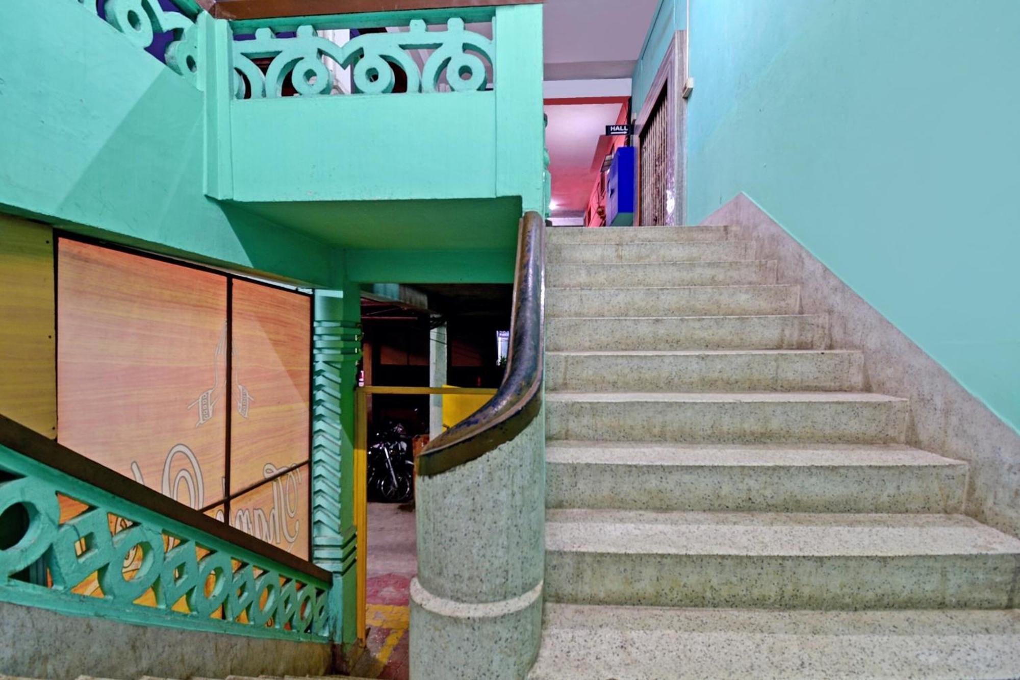 Oyo Flagship Thank You Lodge Nac Dispur Exterior foto